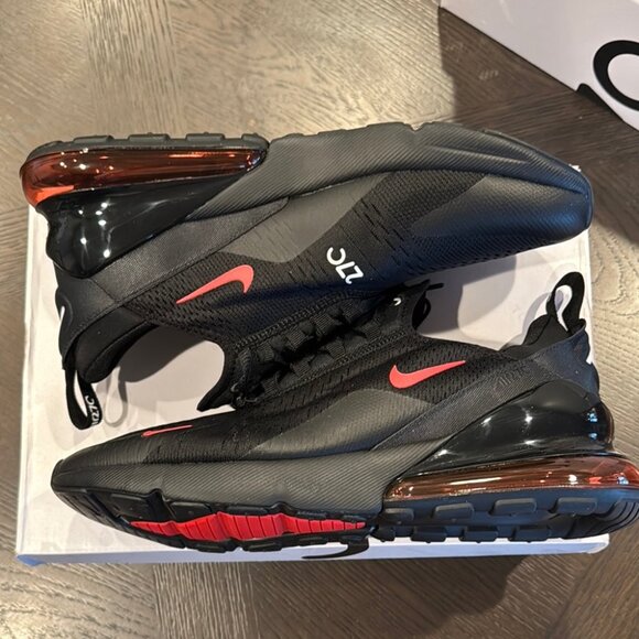Nike Air Max 270 Black and Red - Picture 2 of 6